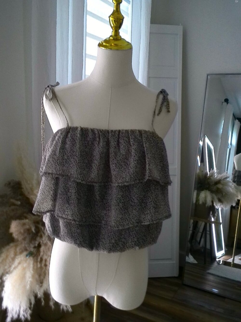 Sienna Sky Black/White Ruffle Top — M, Used - Good